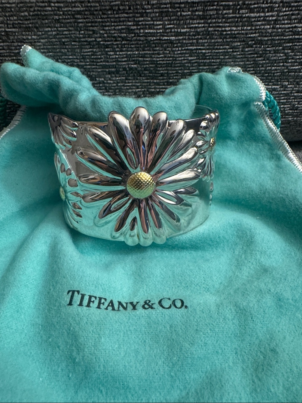 VTG 2003 Tiffany Sterling & 18k embossed Daisy wide cuff bracelet
